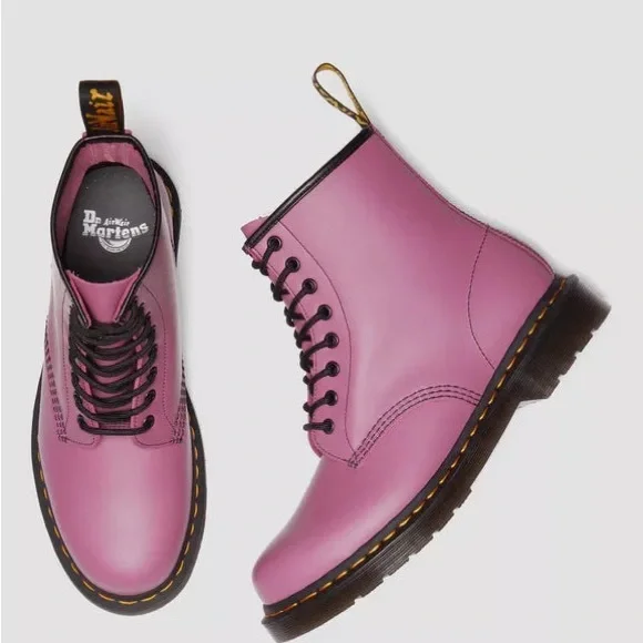 NWT 1460 8 EYE DR. MARTENS MUTED PURPLE SMOOTH LEATHER BOOTS 9